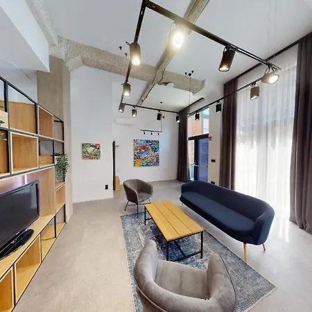 Apartment In 10 *